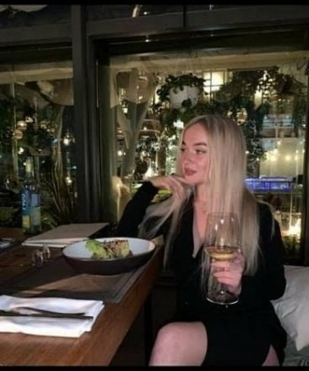 Мои услуги - наивысшего класса, от незабываемого эротического массажа до пылкого интима. Я знаю, как удовлетворить мужчину, и готова разделить с тобой свои незабываемые навыки. У меня есть отличные отзывы от предыдущих клиентов, которые гарантируют тебе качество и радость от нашей встречи. Фото - настоящие, ты увидишь, какая я красивая и соблазнительная. Живу в Москве, готова встретиться с тобой в любое время и в любом месте Москвы. Не упускай возможность исполнить свои фантазии - я здесь для тебя. 💋🌹🔥 Оксанка